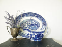 Blue Willow Gravy Boat and serving plate set chinoiserie